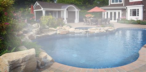 Atlantis Custom Pools And Spas .